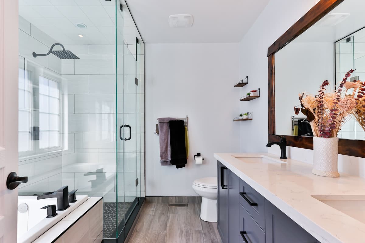 Rénovation de salle de bain au Québec : le vrai coût en 2026 (et comment éviter les dégâts d'eau)